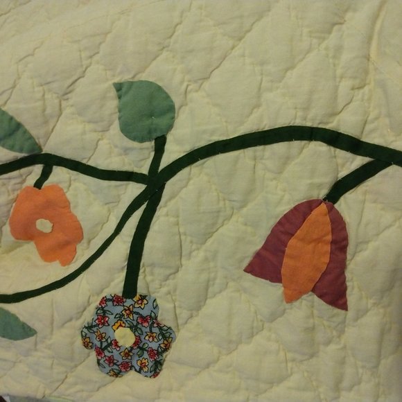 VINTAGE HAND SEWN APPLIQUE QUILTED QUILT FLOWER BOUQUET REVERSIBLE 87" x 91" - Picture 5 of 10